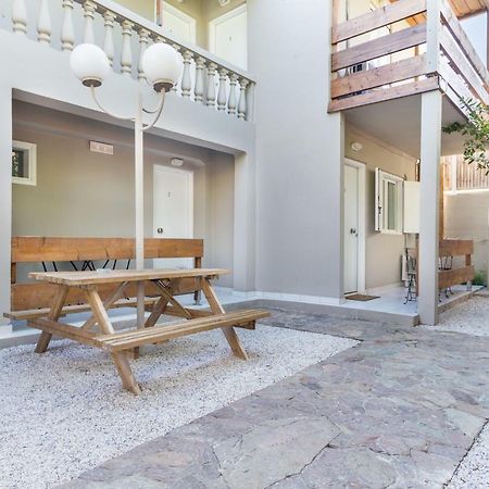Sunrise Suites Kato Daratso Esterno foto